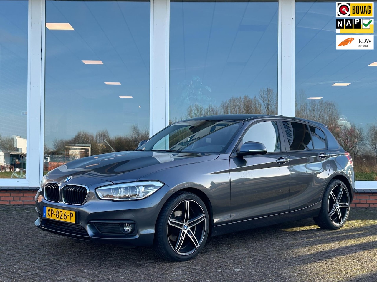 BMW 1-serie - 118i Executive - Navi - Clima - PDC - 18 inch - AutoWereld.nl