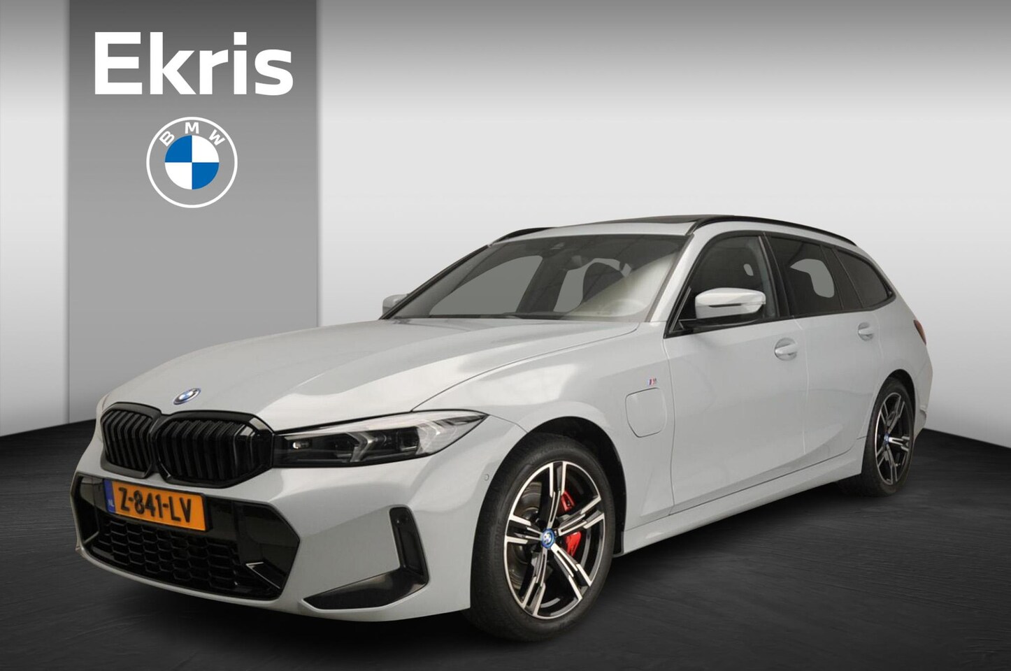 BMW 3-serie Touring - 330e | M-Sportpakket | LED | Leder | HUD | Schuifdak | Elektr. zetels | Sportstoelen | DAB - AutoWereld.nl