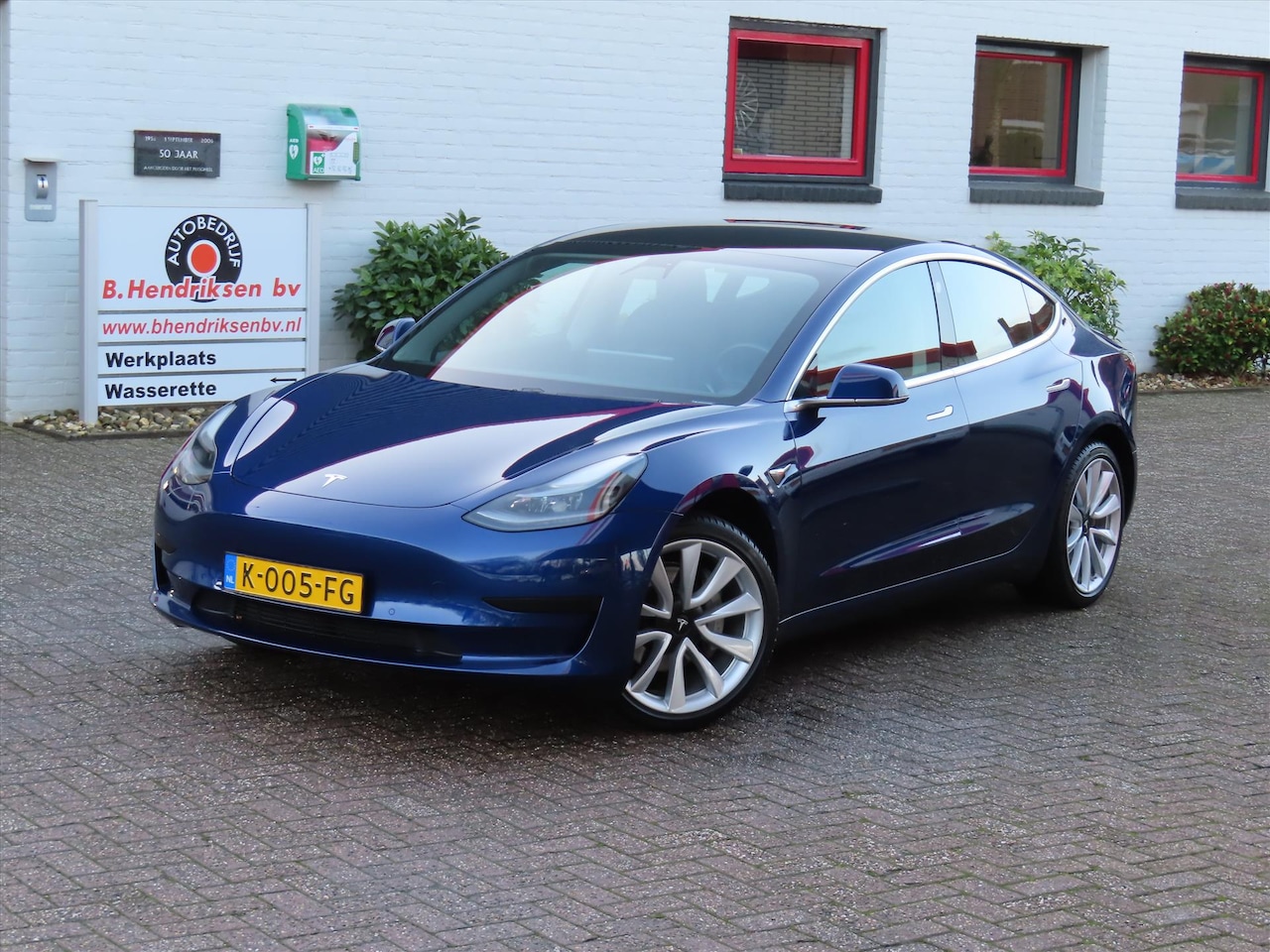 Tesla Model 3 - Standard Plus RWD/ LFP accu/ Afneembare trekhaak/ 19 Inch velgen/ Keyless/ Stoelverwarming - AutoWereld.nl