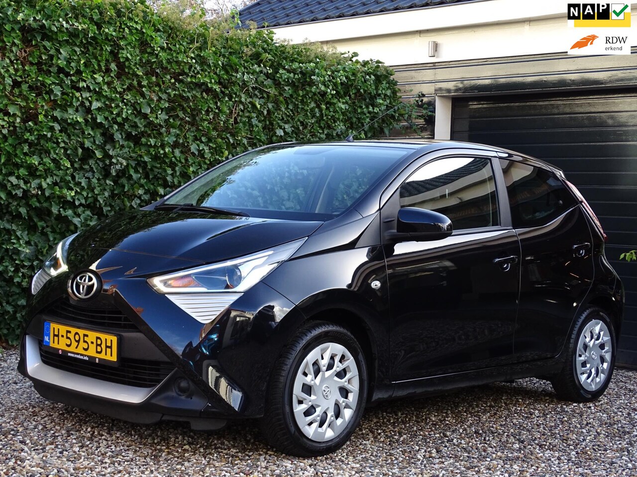 Toyota Aygo - 1.0 VVT-i x-play | Achteruitrijcamera | Airco | Bluetooth | Carplay - AutoWereld.nl