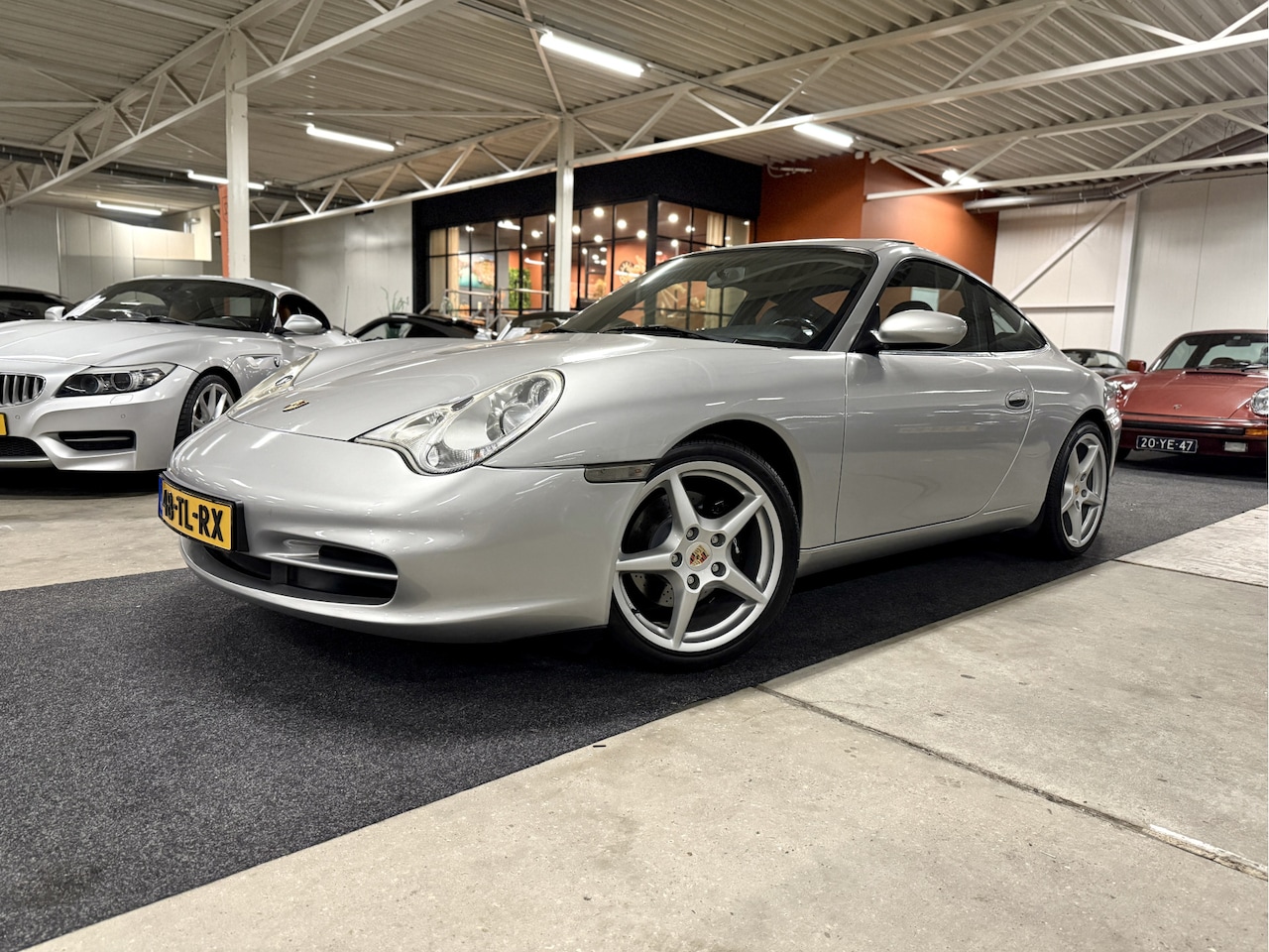 Porsche 911 - [996.2] 3.6 Carrera Coupé Aut. l PCCM Plus met CarPlay l Schuifdak - AutoWereld.nl