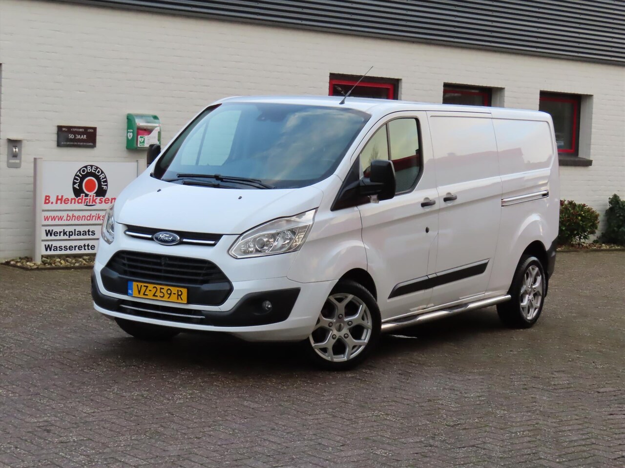 Ford Transit Custom - GB 2.0 TDCi 130PK 310 L2H1 Ambiente/ Dubbele schuifdeur/ Trekhaak/ Navigatie/ 3 Zitplaatse - AutoWereld.nl