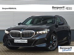 BMW 5-serie Touring - 530e M-Sport - Pano - Trekhaak - Driving Assistant Plus - Harman Kardon