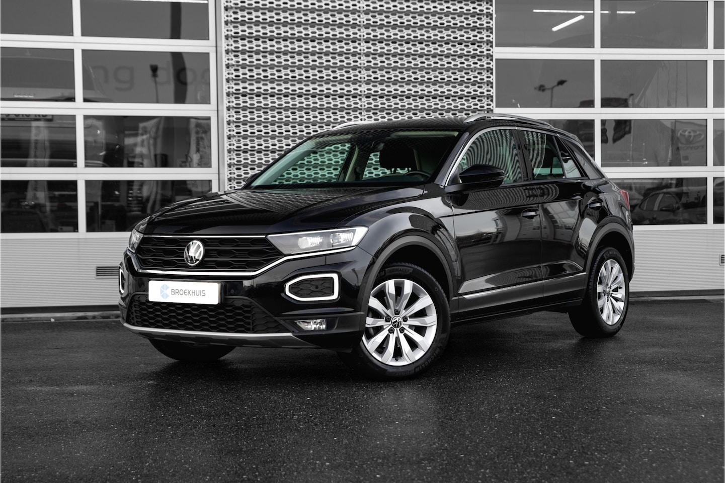 Volkswagen T-Roc - 1.5 TSI Sport 150pk DSG Automaat | Camera | Trekhaak | 1e eigenaar | - AutoWereld.nl