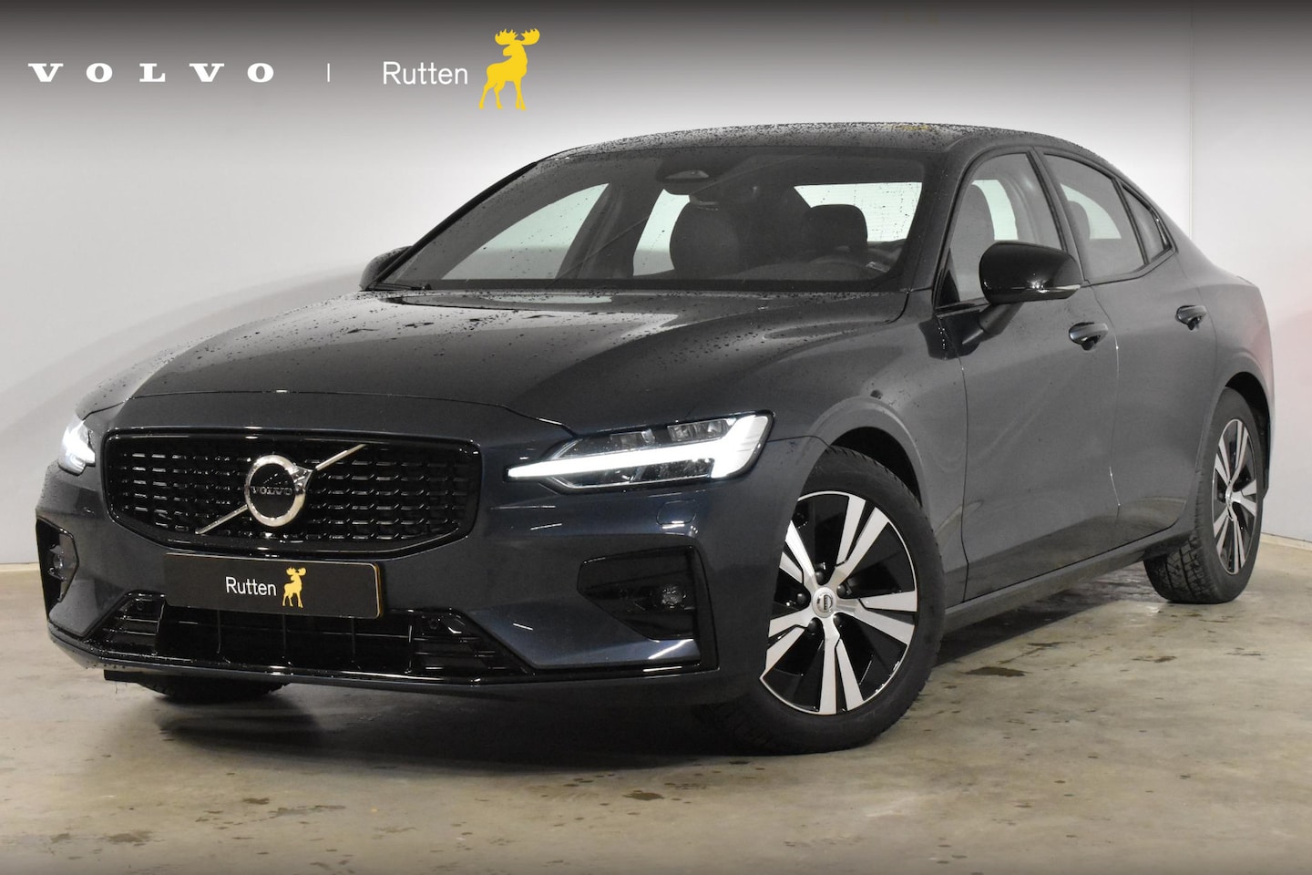 Volvo S60 - B4 211PK Automaat Plus Dark / Adaptieve cruise control / Elektrische stoelen / Stoel-Stuur - AutoWereld.nl