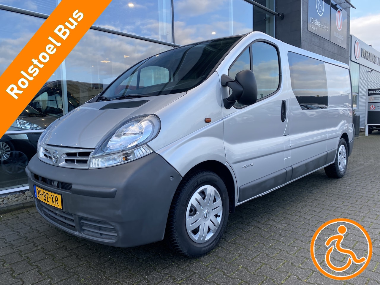 Nissan Primastar - 4+1 Rolstoelbus 2.5CDi L2H1 (Nette en ruime 4+1 Rolstoelbus met lift!) - AutoWereld.nl