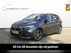 BMW 2-serie Active Tourer - 218i Executive Sport Line // Trekhaak afneembaar - Navigatie - Camera - Inclusief 12 maand