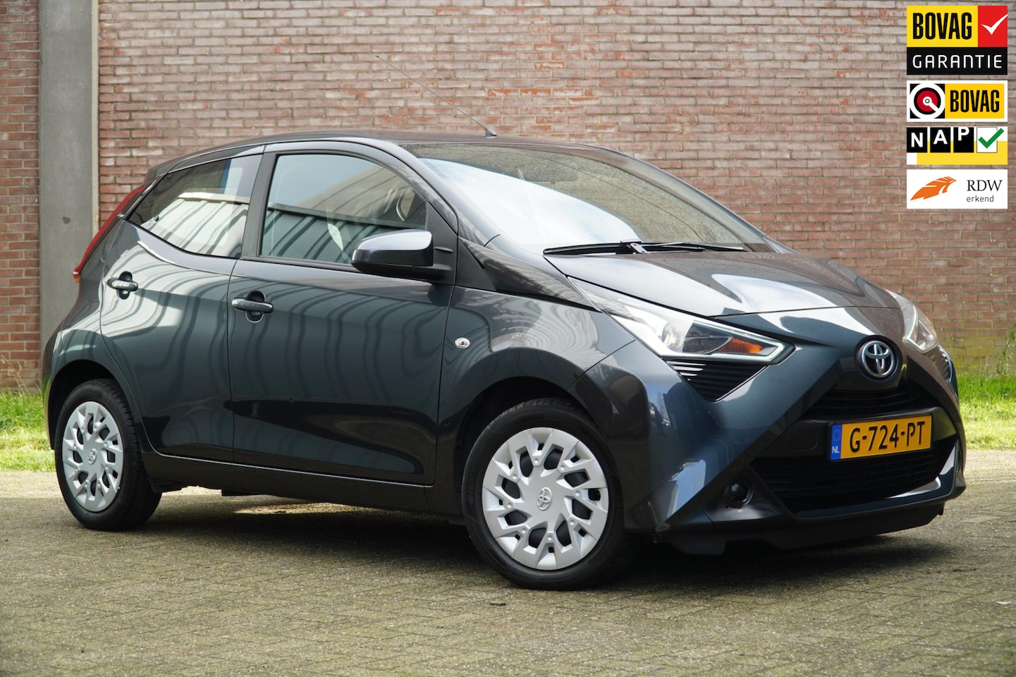 Toyota Aygo - 1.0 VVT-i x-play AUTOMAAT, Airco, Bluetooth, A.rij Camera. Ned. Auto - AutoWereld.nl