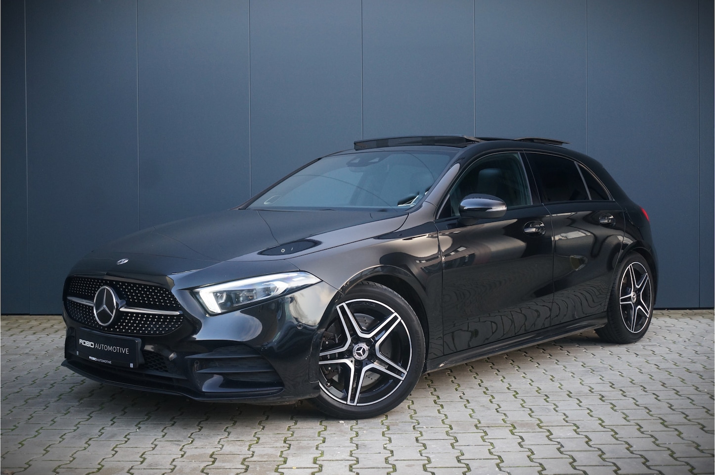 Mercedes-Benz A-klasse - 250 Premium Plus | Panoramadak | Burmester | Stoelverwarming | Camera | Head-Up Display | - AutoWereld.nl