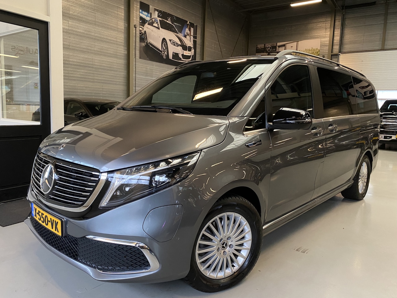 Mercedes-Benz EQV - 300 L2 Avantgarde 90 kWh Burmester, Leder, Elektrische deuren - AutoWereld.nl