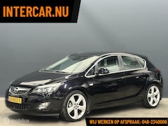 Opel Astra - 1.6 Cosmo Navi / Cruise / Sportstoelen / 19inch