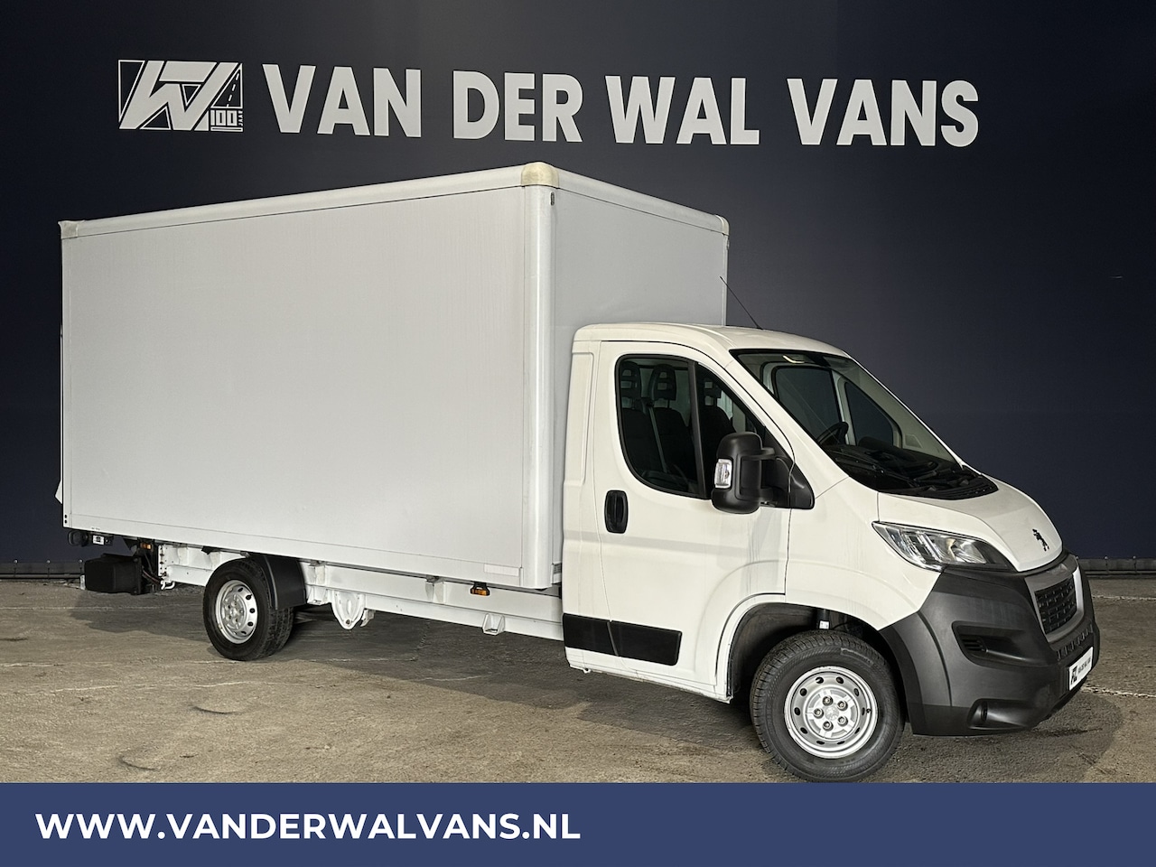 Peugeot Boxer - 2.2 BlueHDi Bakwagen Laadklep Euro6 Airco | bijrijdersbank - AutoWereld.nl