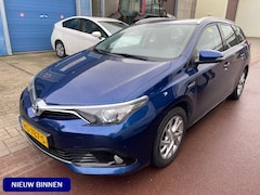 Toyota Auris Touring Sports - 1.8 Hybrid Aspiration 12-2025 BTW auto Navigatie 100% Dealer onderhouden met boekjes en NA