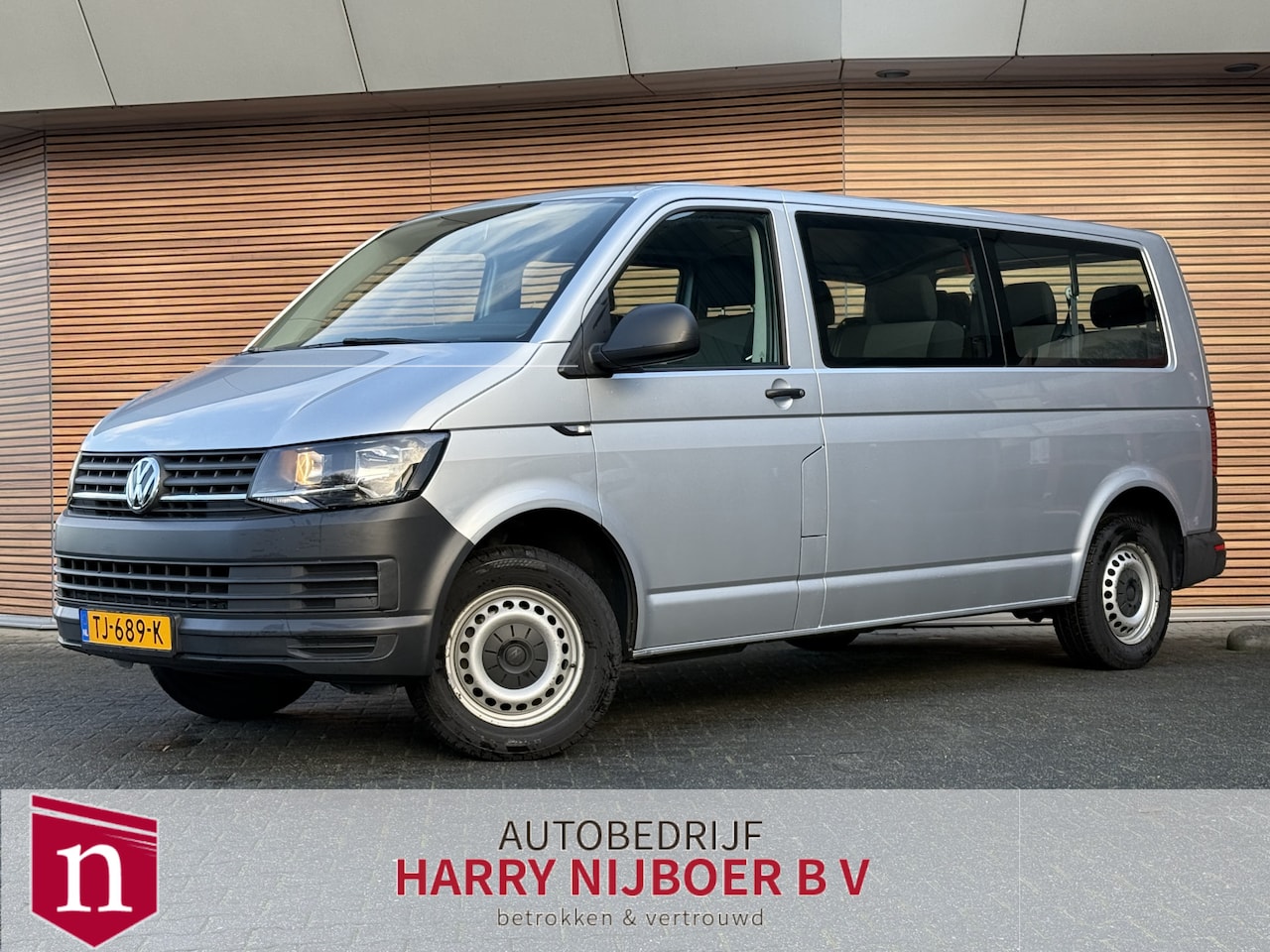 Volkswagen Transporter Kombi - 2.0 TDI 9 persoons / Airco / Prijs is excl btw en incl bpm - AutoWereld.nl