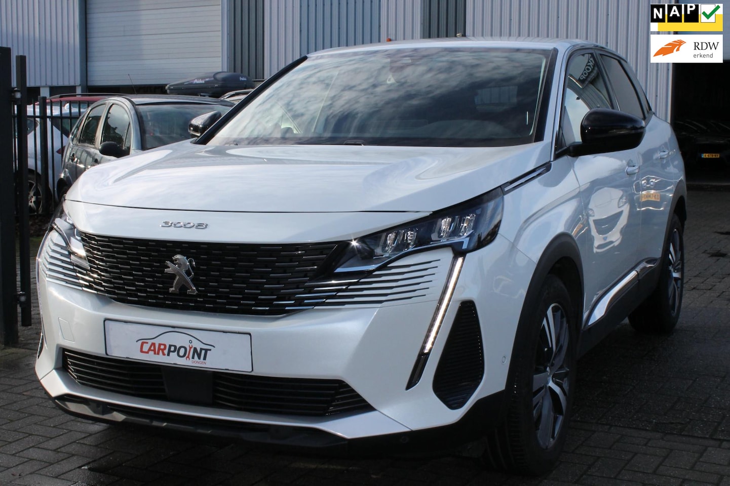 Peugeot 3008 - 1.2 PureTech Allure LED Keyless 360 Facelift!! - AutoWereld.nl