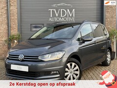 Volkswagen Touran - 1.5 TSI Highline 7p Trekhaak, Apple Carplay, Stoel/Stuurverw, Keyless