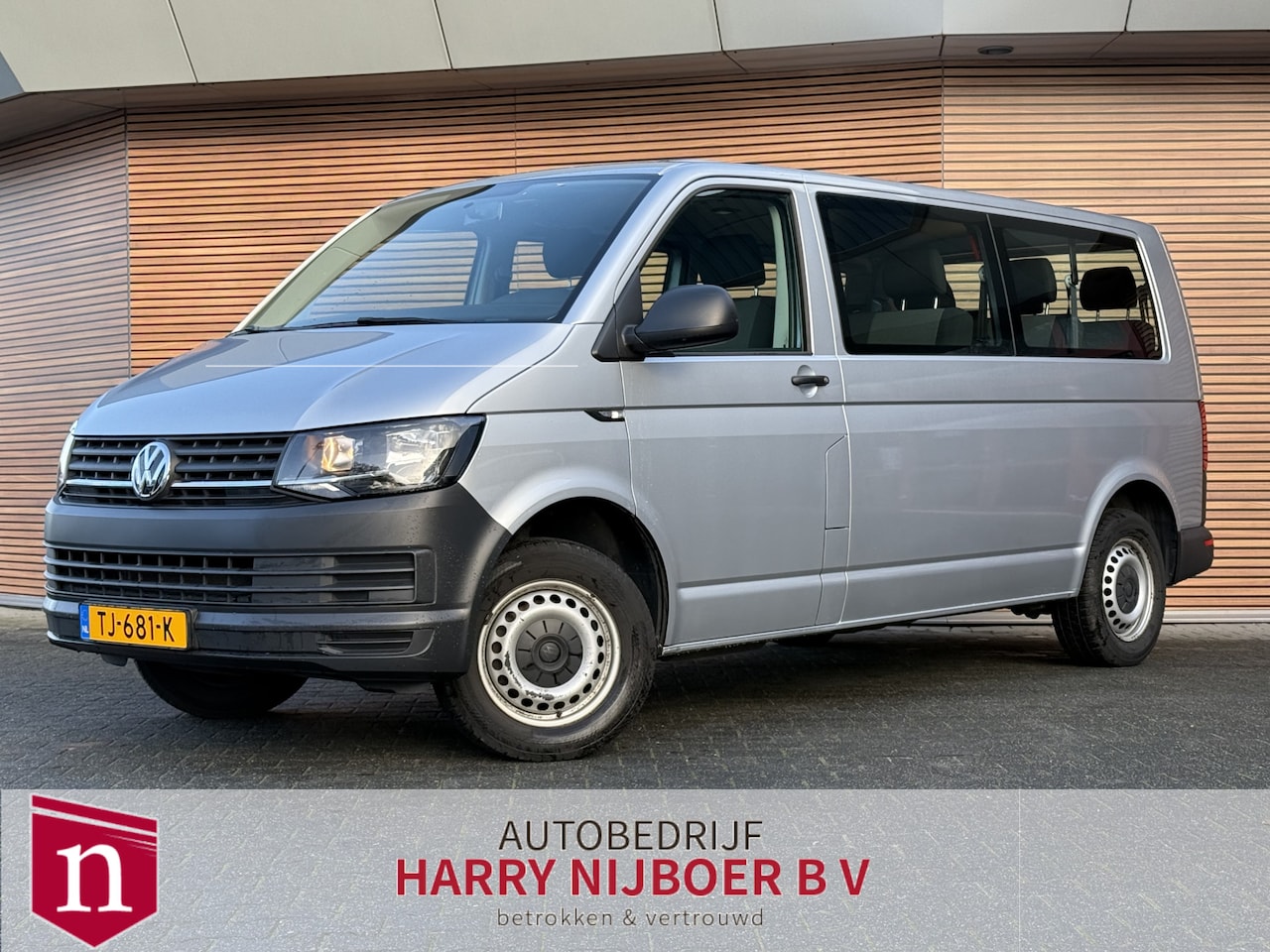 Volkswagen Transporter Kombi - 2.0 TDI 9 persoons / Airco / Prijs is excl btw en incl bpm - AutoWereld.nl