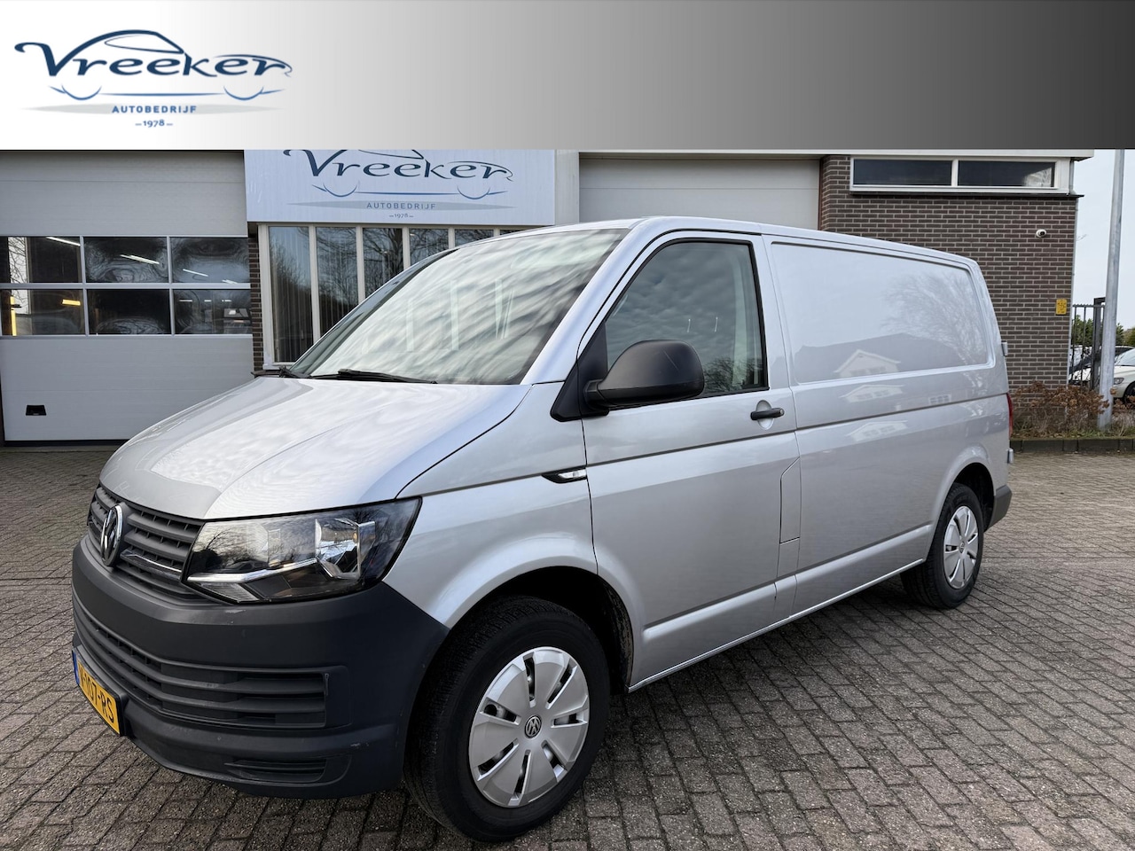 Volkswagen Transporter - 2.0 TDI L1H1 Euro6 l Airco l Bluetooth - AutoWereld.nl