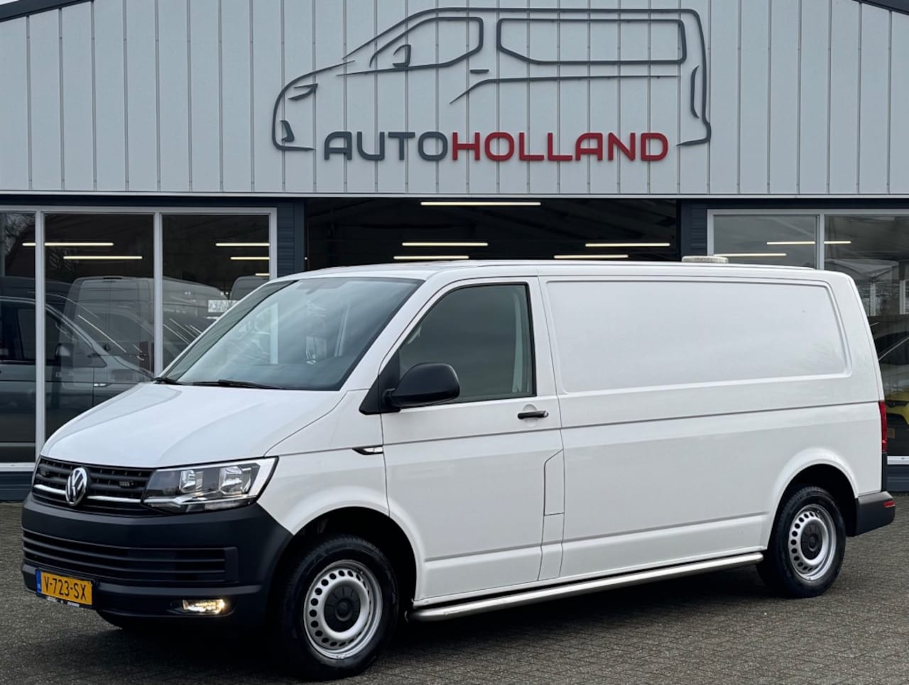 Volkswagen Transporter - 2.0 TDI 75KW 102PK L2H1 EURO 6 AIRCO/ CRUISE CONTROL/ TREKHAAK/ - AutoWereld.nl