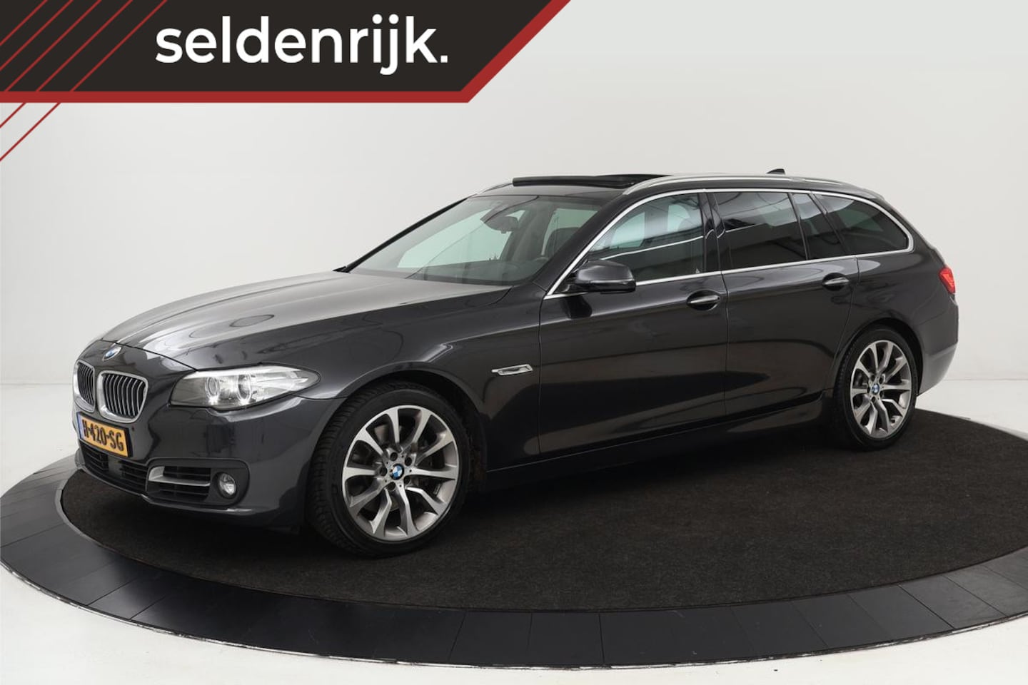 BMW 5-serie Touring - 530xd High Executive | Panoramadak | Adaptive cruise | Massage | Head-Up | Leder | Stoelve - AutoWereld.nl