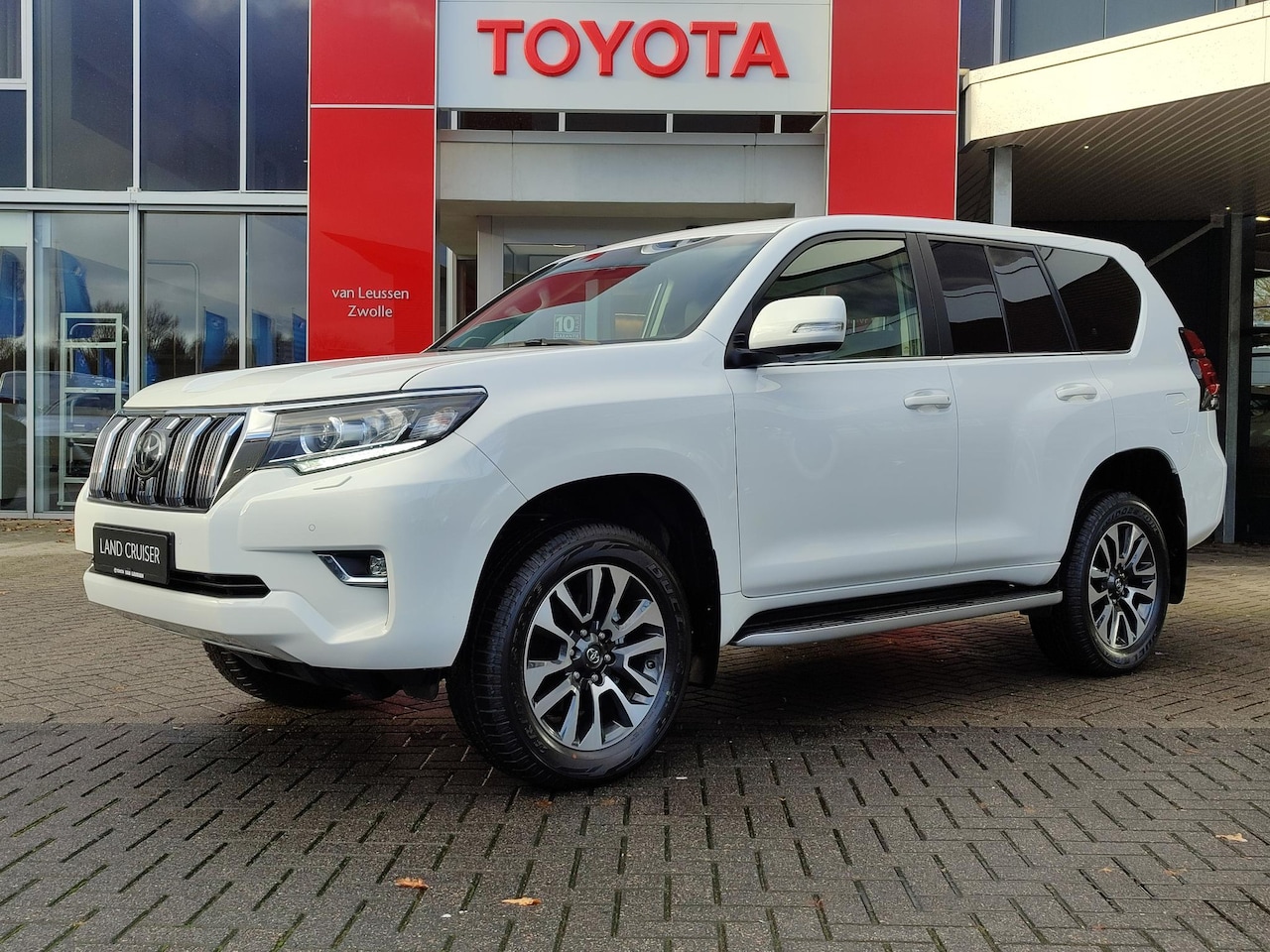 Toyota Land Cruiser - 2.8 D-4D Professional NIEUW DIRECT RIJDEN LEER KEYLESS STOELVERW CAMERA 18' LM-VELGEN EL-S - AutoWereld.nl