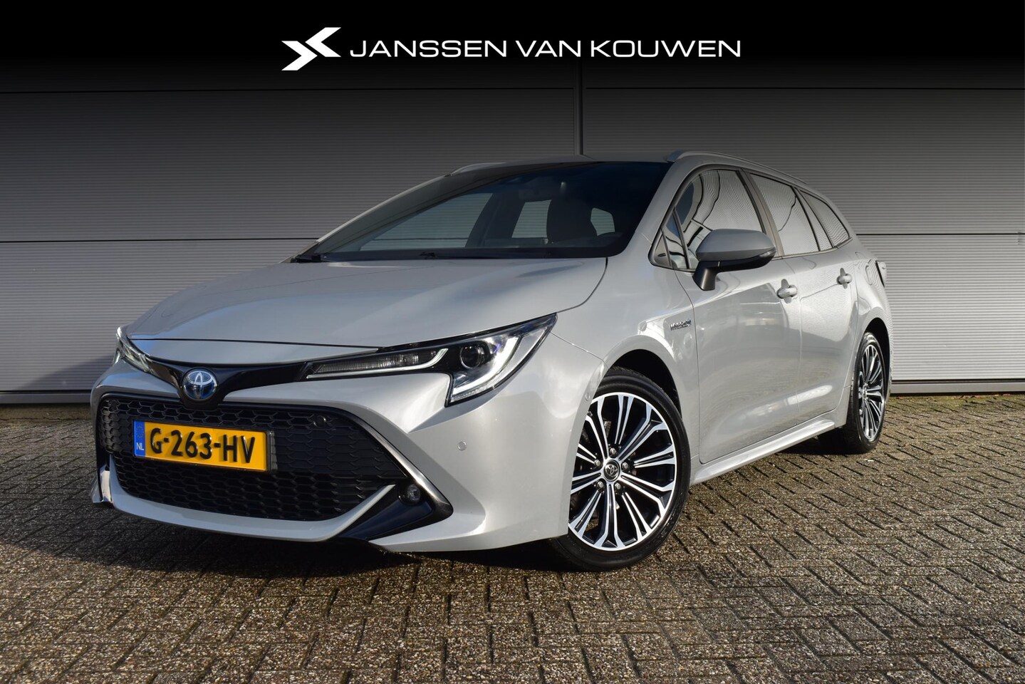 Toyota Corolla Touring Sports - 2.0 Hybrid Business Intro 184PK Stoelverwarming Navigatie - AutoWereld.nl