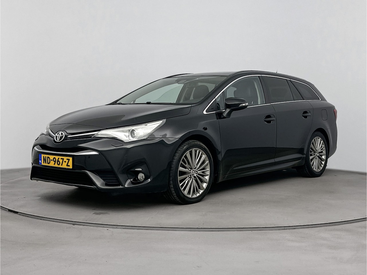 Toyota Avensis Touring Sports - 2.0 VVT-i Executive Business Premium | Navigatie | Climate Control | Panoramadak | Trekhaa - AutoWereld.nl