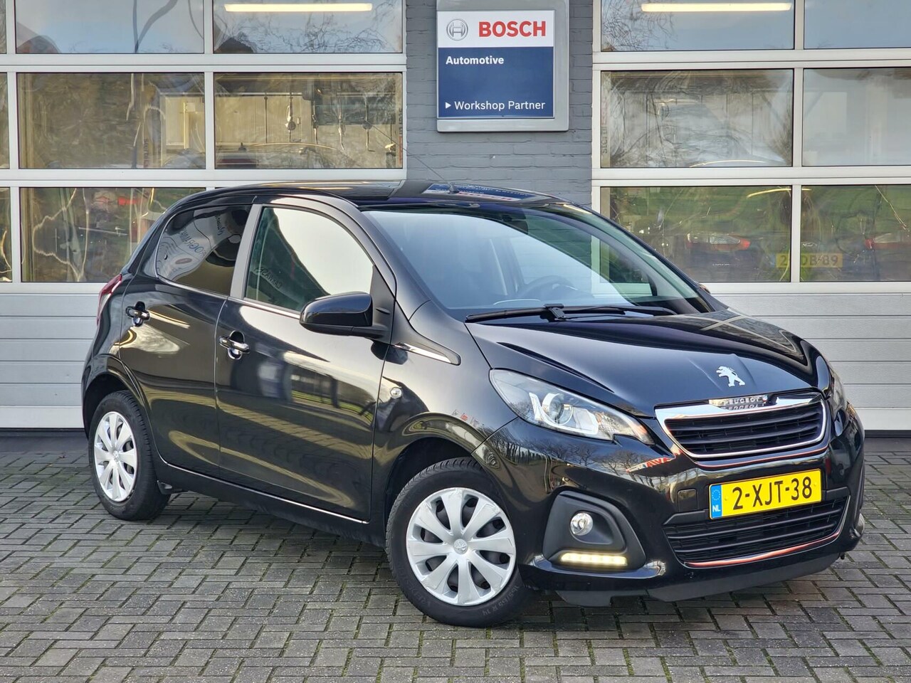 Peugeot 108 - 1.0 e-VTi Blue Lease|airco|bleutooth|elect.ramen|getintglas|5-deurs|ISOFIX|LED dagrijverli - AutoWereld.nl