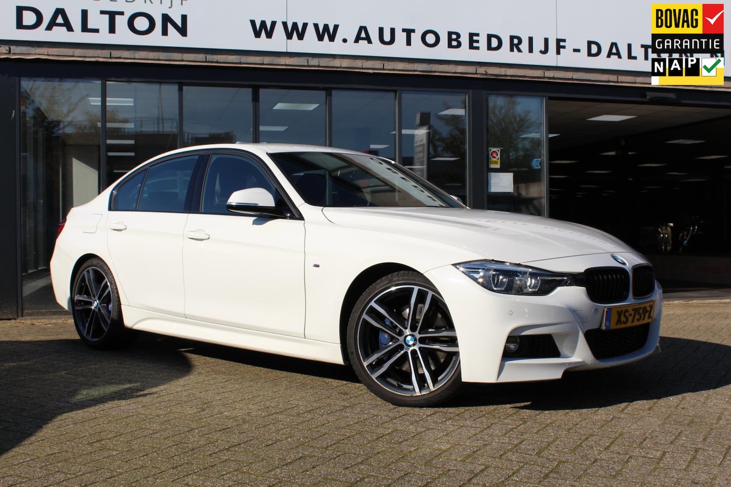 BMW 3-serie - 318i M Sport AUTOMAAT / 1e EIGENAAR /NAVIGATIE / LEER /LAGE KM!! - AutoWereld.nl