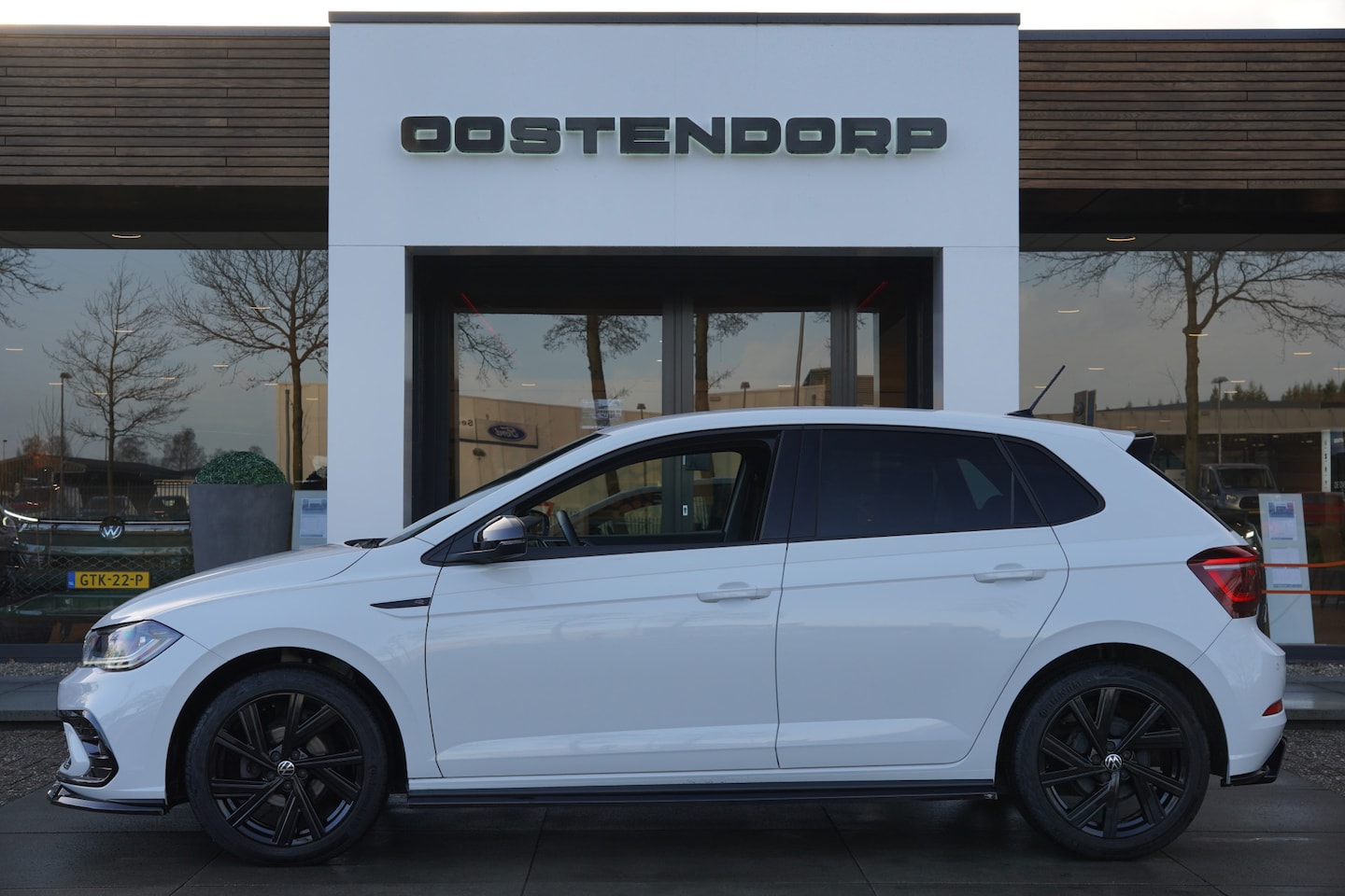 Volkswagen Polo - 1.0TSI/95pk R-Line DSG Blackstyle+ Edition|2022|Matrix LED|17"BLack|Stylingpakket|Clima|Cr - AutoWereld.nl