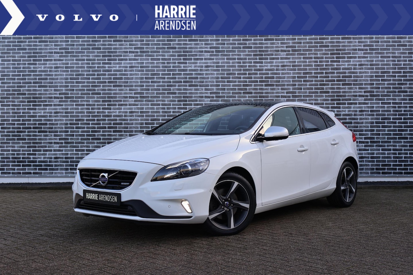 Volvo V40 - 1.6 T4 R-Design | Panoramadak | Lederen bekleding | Premium audio | Bi-xenon koplampen | N - AutoWereld.nl