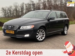 Volvo V70 - 1.6 T4 Nordic+ / Airco / Navi / Leder / CC / LMV / NAP