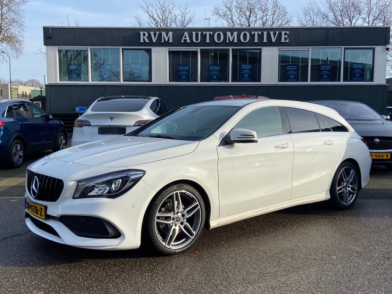 Mercedes-Benz CLA-klasse Shooting Brake - 180 AMG LINE VAN 22.900 VOOR 20.877 EINDEJAARSVOORDEEL 2.023,- | ORIG. NL. NAP KM. - AutoWereld.nl