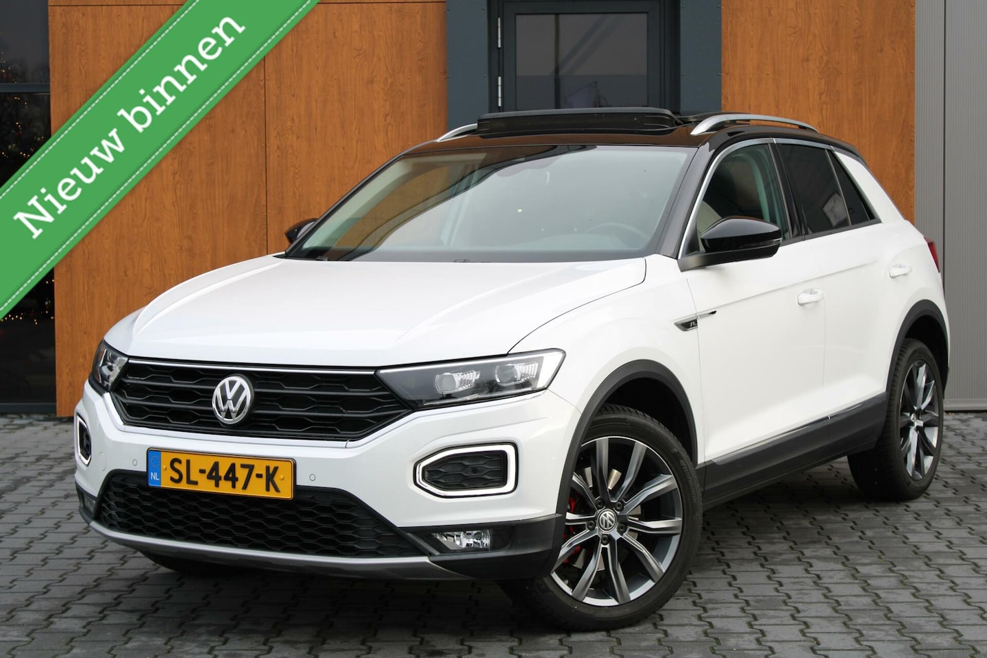 Volkswagen T-Roc - 1.0TSI Sport | Pano | Camera | Adaptive Cruise - AutoWereld.nl