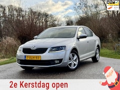 Skoda Octavia - 1.2 TSI Greentech Elegance Businessline 5DRS NAVI KEYLES ECC STOELVERWARMING NAP GOED ONDE