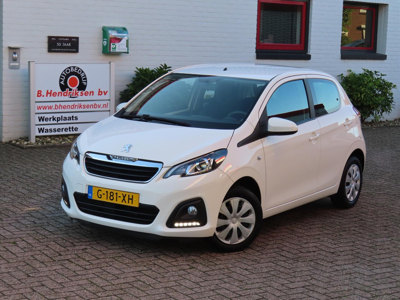 Peugeot 108 - 1.0 e-VTi 72pk 5D Active/ Airco/ All season banden/ Stuurwiel bediening/ Bluetooth/ 1 Eige - AutoWereld.nl