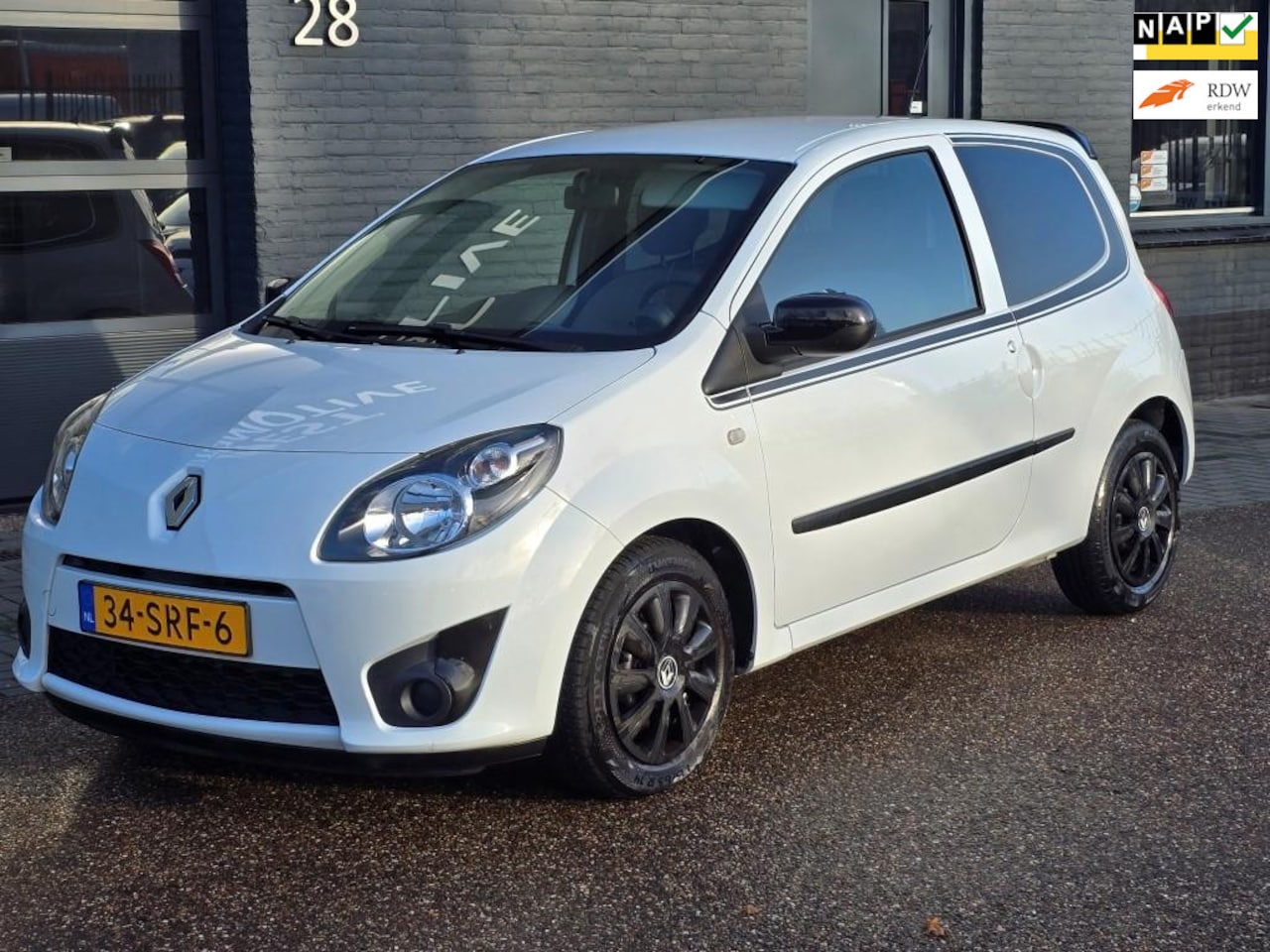 Renault Twingo - 1.2-16V Collection ZEER GOED ONDERHOUDEN RIJDT PERFECT. NWE APK MET STEEKPROEF - AutoWereld.nl