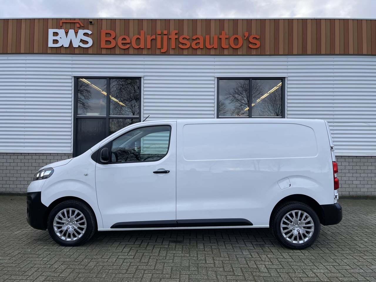 Opel Vivaro - 2.0 CDTI 122pk L2H1 Edition / vaste prijs rijklaar € 13.950 ex btw / lease vanaf € 256 / a - AutoWereld.nl