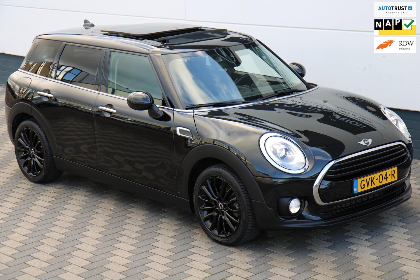 MINI Clubman - 1.5 Cooper Automaat Pano Navi LED Sportstoelen - AutoWereld.nl