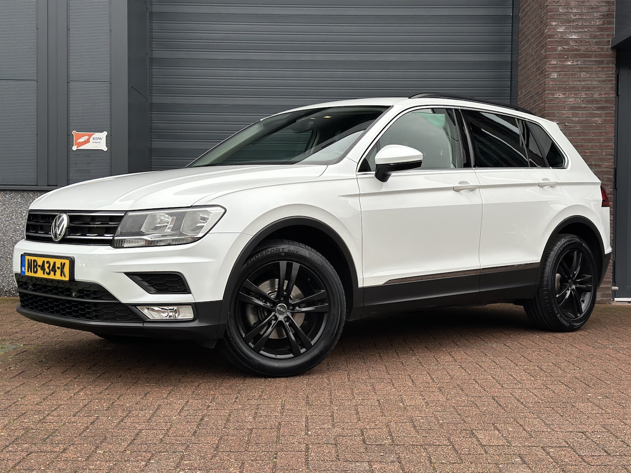 Volkswagen Tiguan - 1.4 TSI Comfortline 1E EIGENAAR! | NAVI | CLIMATE | CRUISE | PDC | APK 2026! - AutoWereld.nl