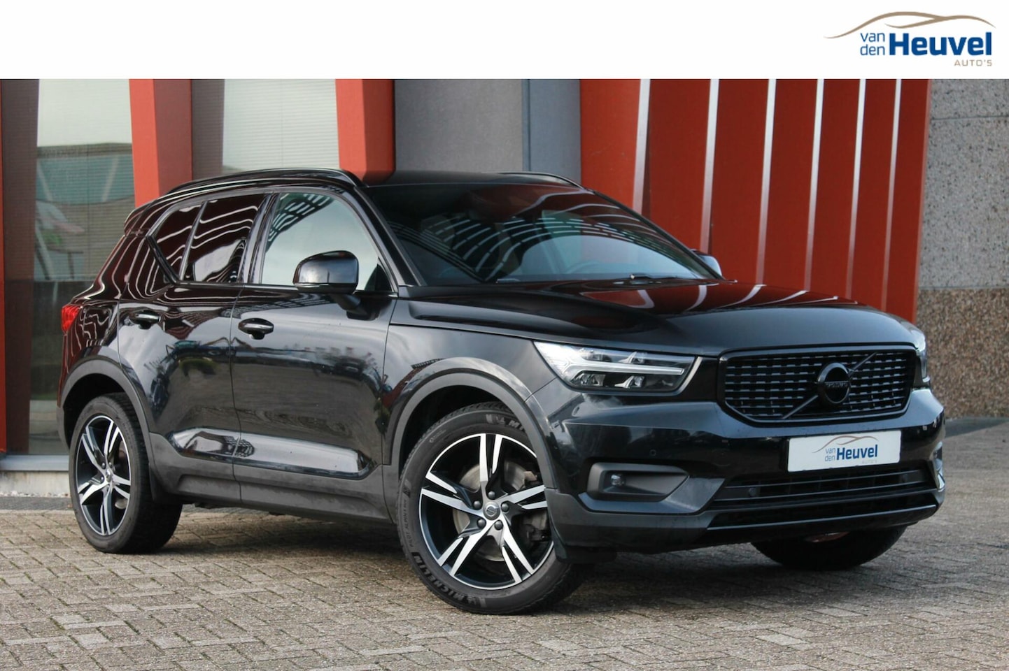 Volvo XC40 - T5 Recharge R-Design | Parkeercamera | Glossy Black | Keyless - AutoWereld.nl