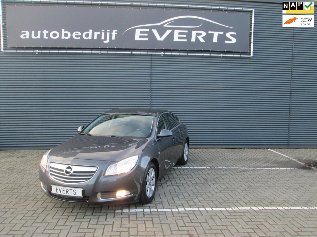 Opel Insignia - 1.8 Edition sedan complete auto nu scherpe export prijs zo meenemen als ingeruild - AutoWereld.nl