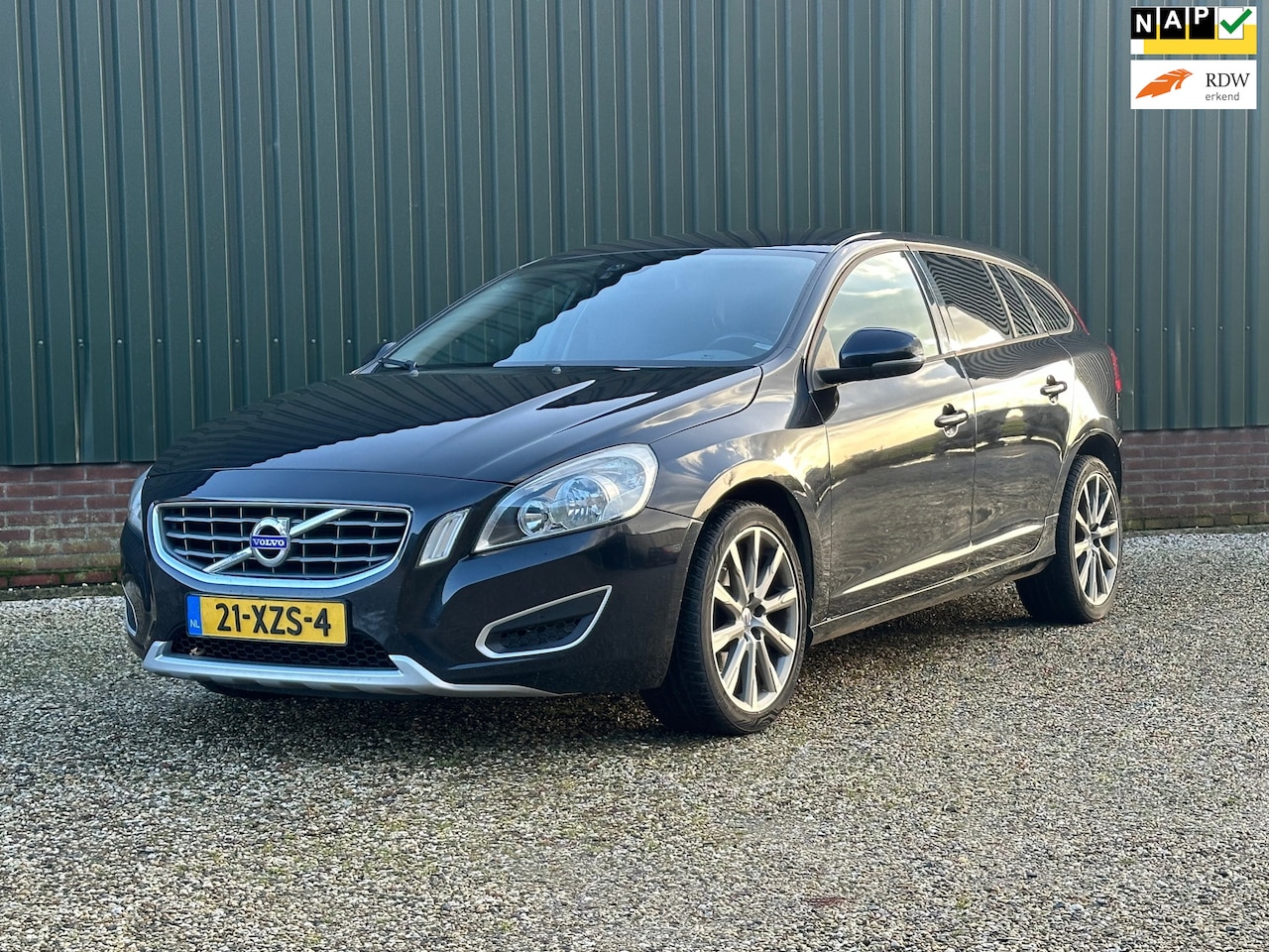 Volvo V60 - 1.6 T3 Kinetic/Nav/18 inch/Trekh/perfect onderhouden - AutoWereld.nl