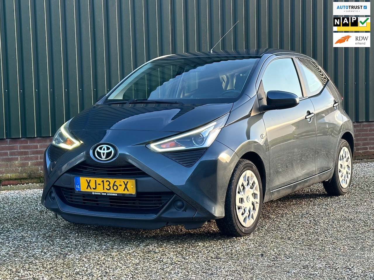 Toyota Aygo - 1.0 VVT-i x-play 5drs/Nav/Camera/Apple carplay enz - AutoWereld.nl