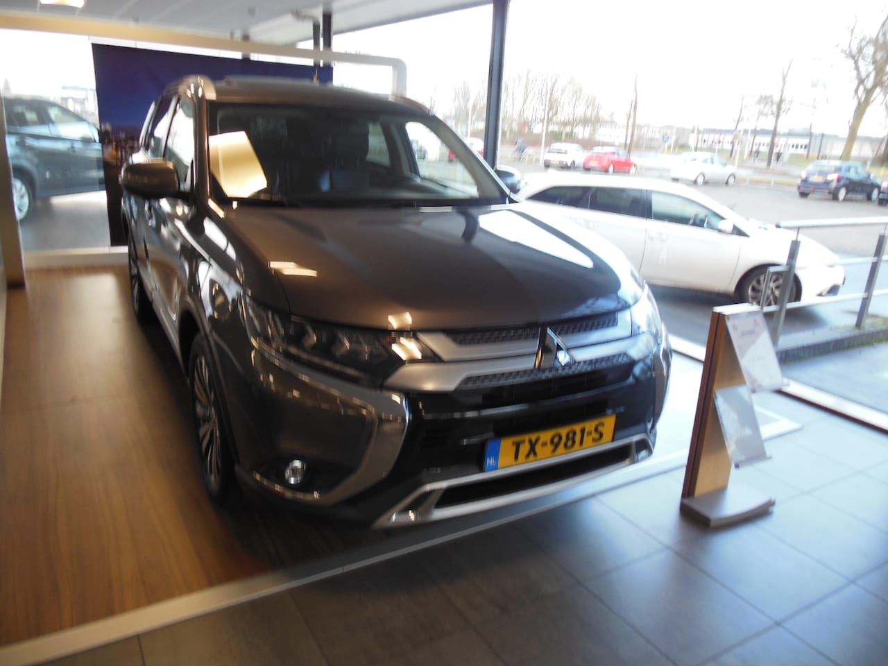 Mitsubishi Outlander - 2.0 2WD Intense+ staat in Hoogeveen - AutoWereld.nl