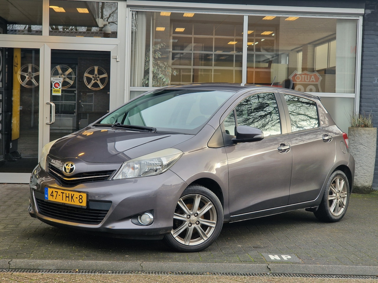 Toyota Yaris - 1.3 VVT-i Dynamic CAMERA / CLIMA / NAVI / CRUISE - AutoWereld.nl