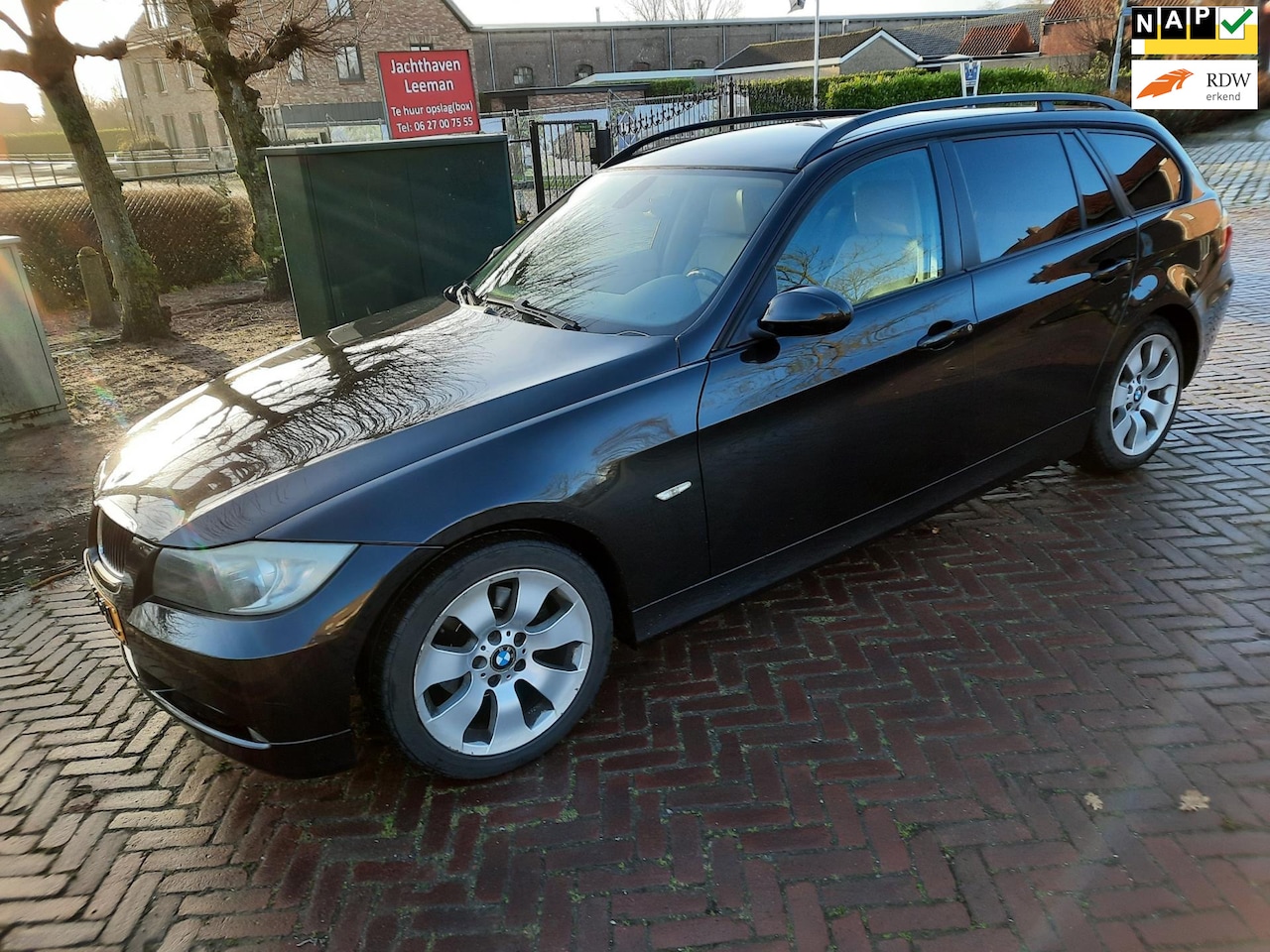 BMW 3-serie Touring - 318i High Executive 318i High Executive - AutoWereld.nl