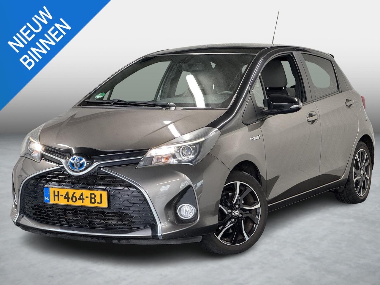 Toyota Yaris - 1.5 Hybrid Bi-Tone Navi Trekhaak Stoelverw - AutoWereld.nl