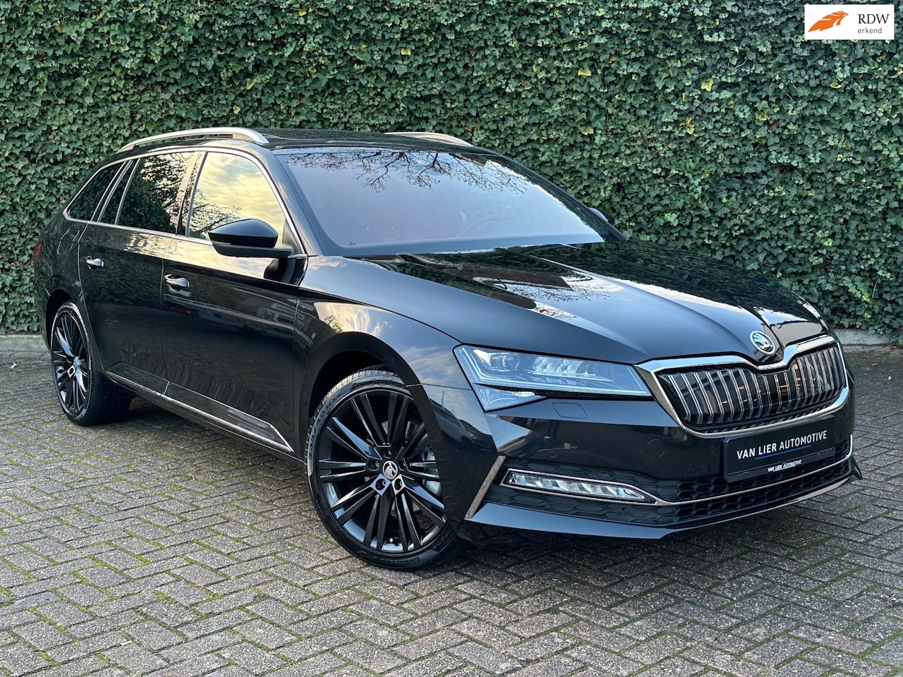 Skoda Superb Combi - 1.4 TSI IV L & K | Pano | Trekhaak | Leder | Virtual - AutoWereld.nl