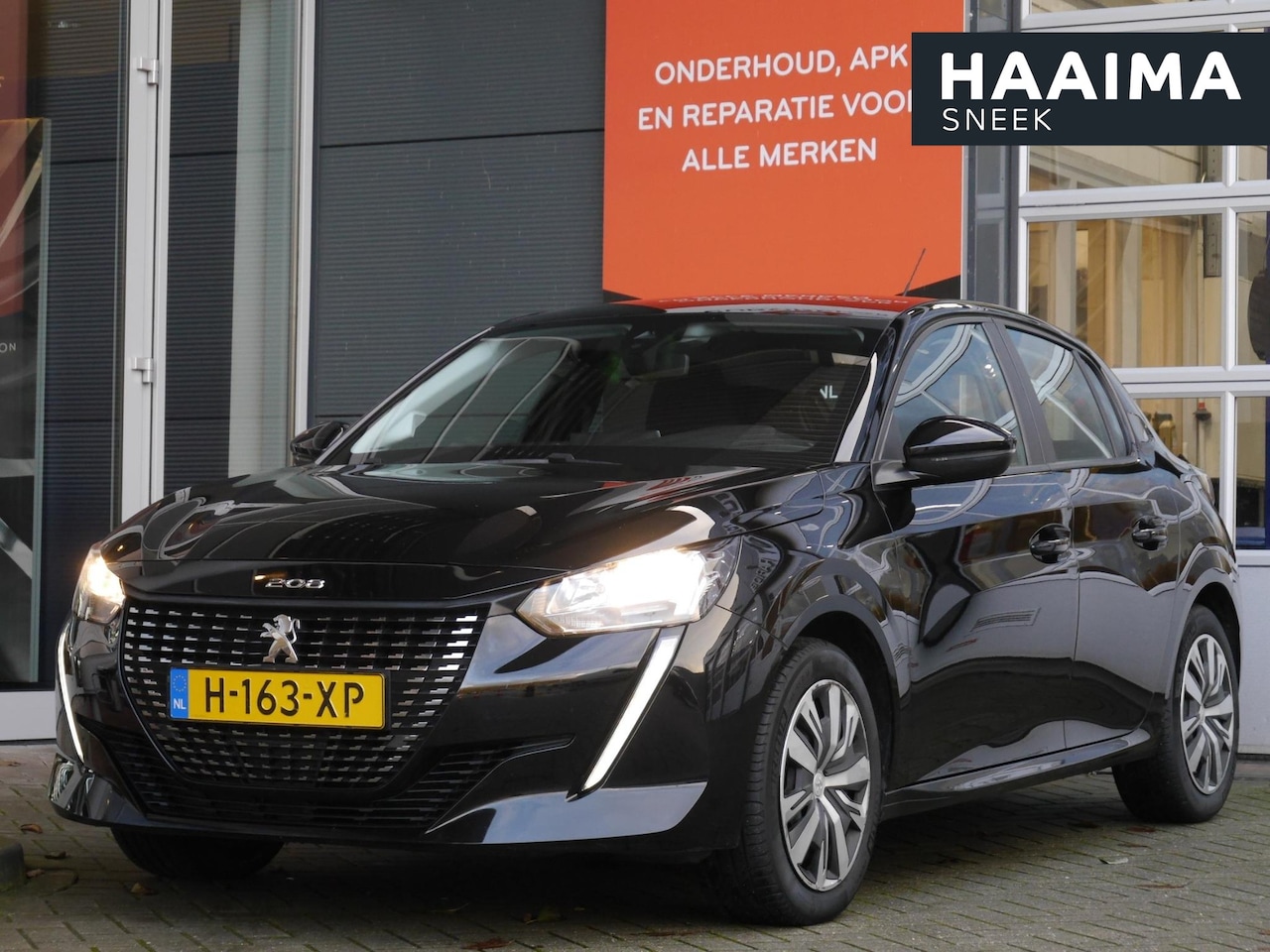 Peugeot 208 - 1.2 PureTech Active | Navigatie | Parkeersensoren (achter) | Airco | Cruise Control | Appl - AutoWereld.nl